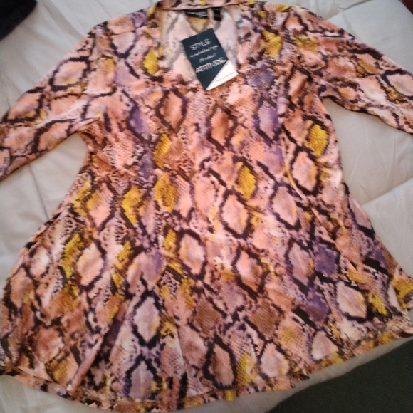 Animal Print Top - Picture 2 of 9